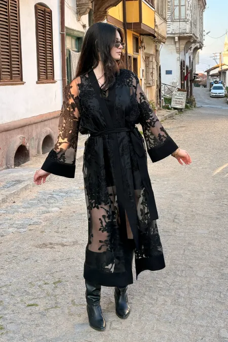 AISHA Model Uzun Çiçek Desenli Transparan Siyah Kimono Üst