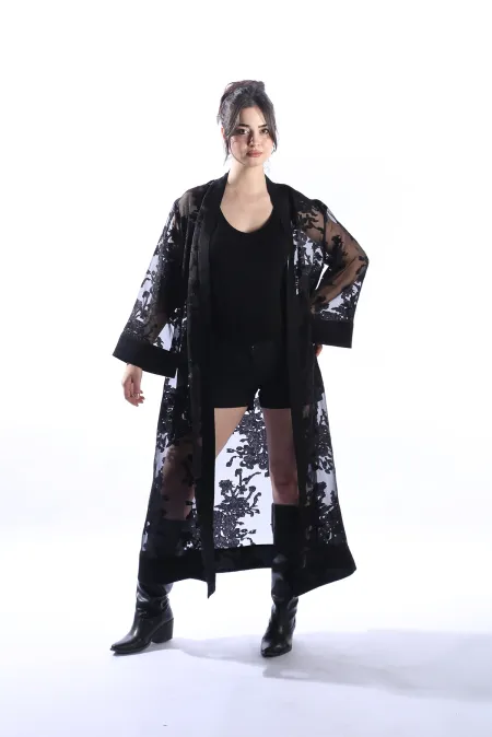 AISHA Model Uzun Çiçek Desenli Transparan Siyah Kimono Üst