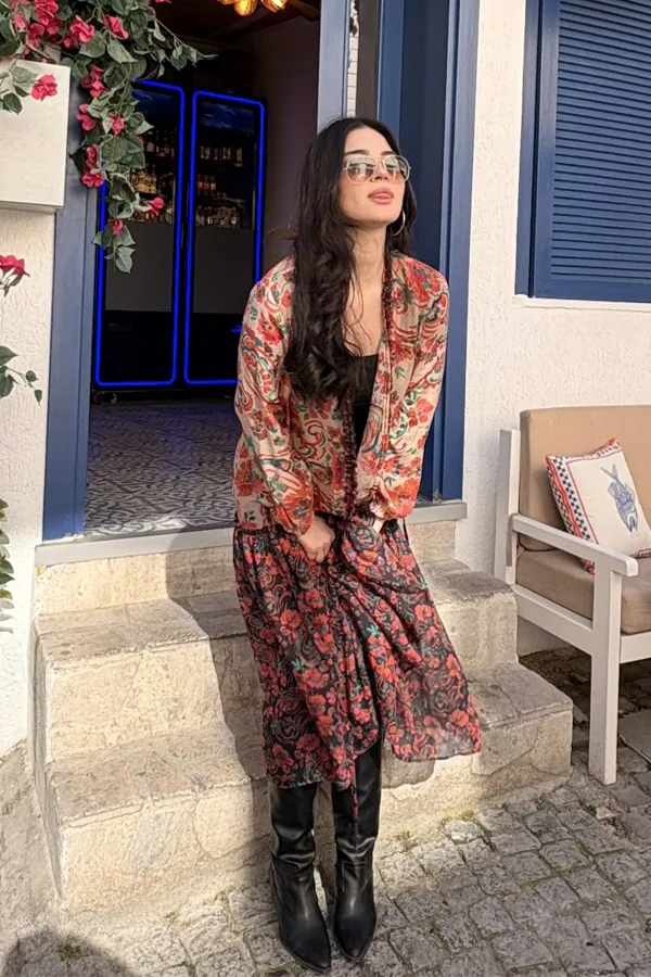 GIPSY ORANGE Model Çiçek Desenli Yaka ve Eteği Fırfırlı Uzun Kimono Elbise