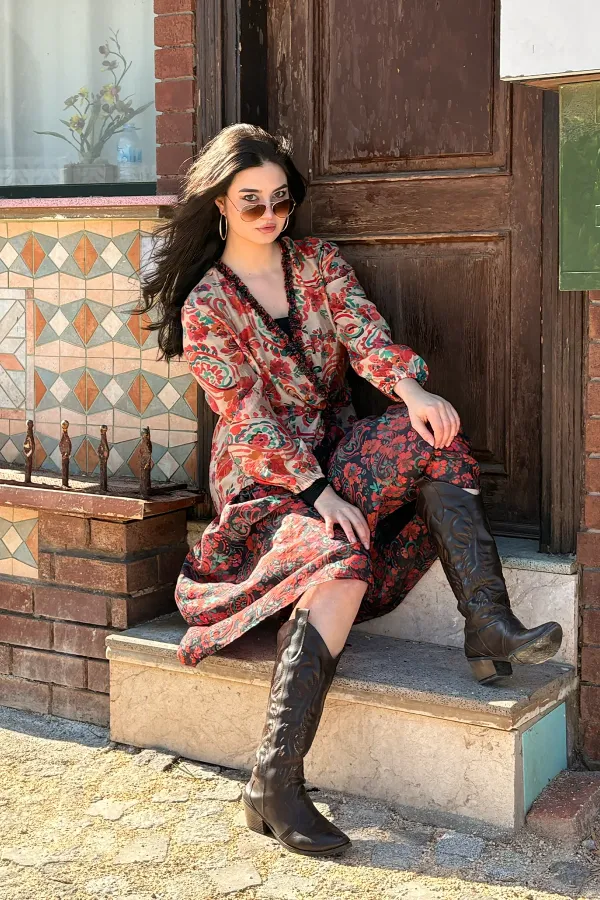 GIPSY ORANGE Model Çiçek Desenli Yaka ve Eteği Fırfırlı Uzun Kimono Elbise